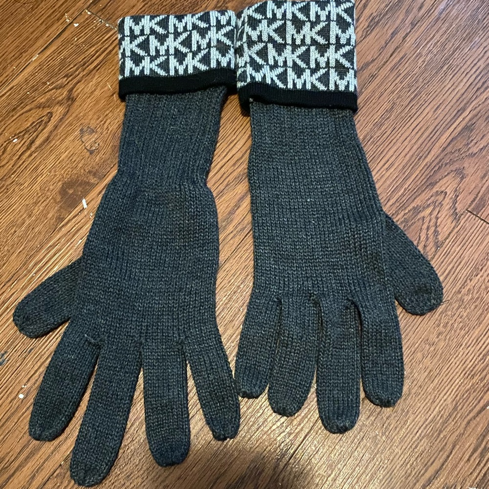 Michael Kors Knit Winter Gloves